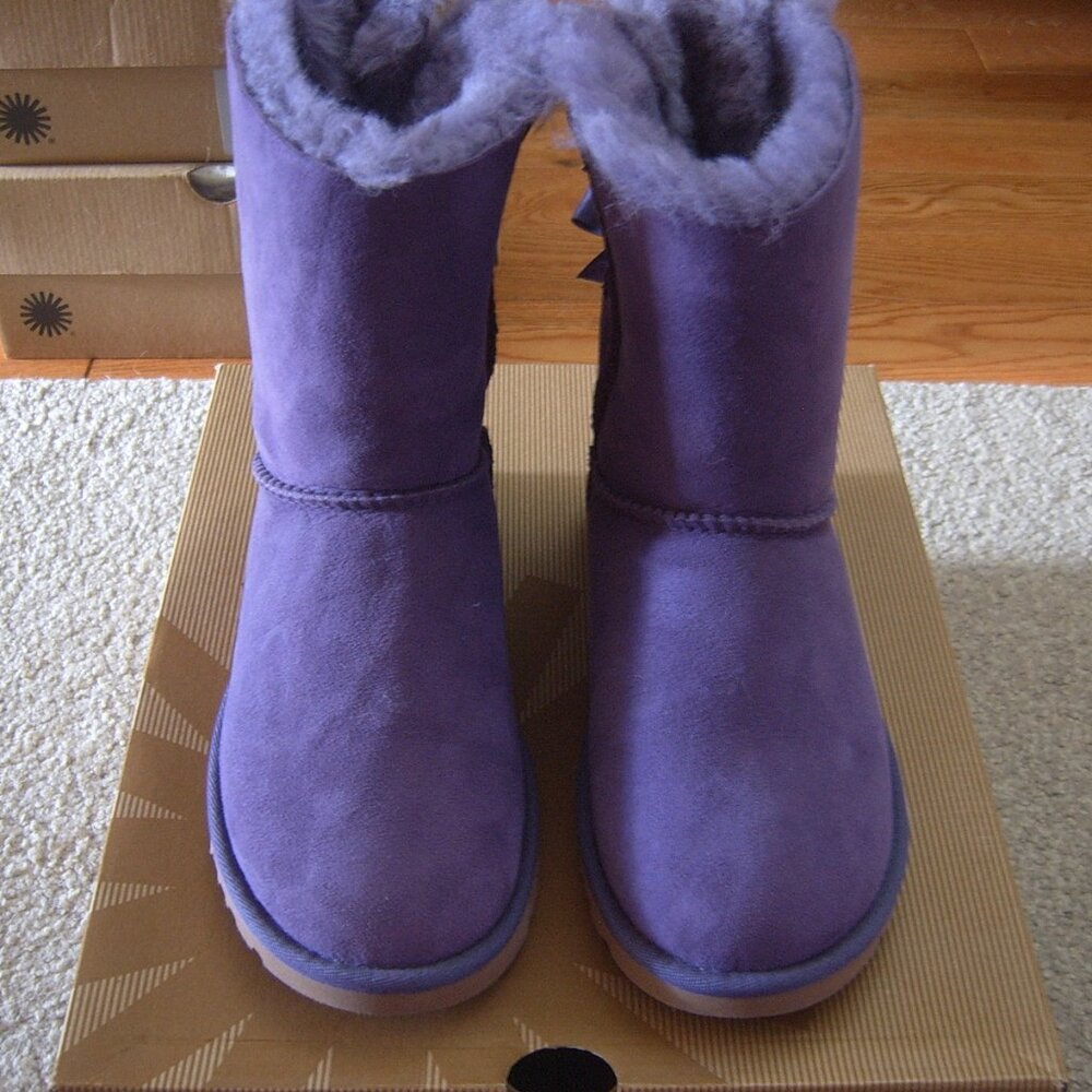 New w/Box UGG Women Bailey Bow Boots sz 5